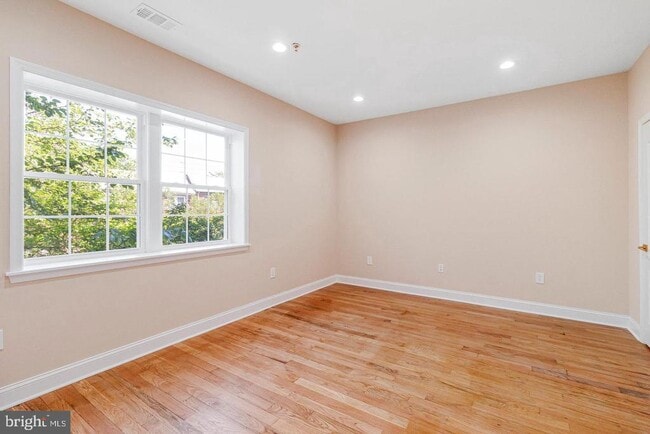 Building Photo - 1609 17th St SE