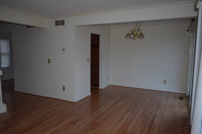 Building Photo - 37617 Charter Oaks Blvd