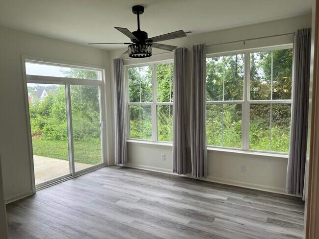 Building Photo - 145 Leander Dr