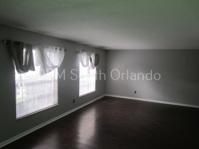 Building Photo - Indian Hills!