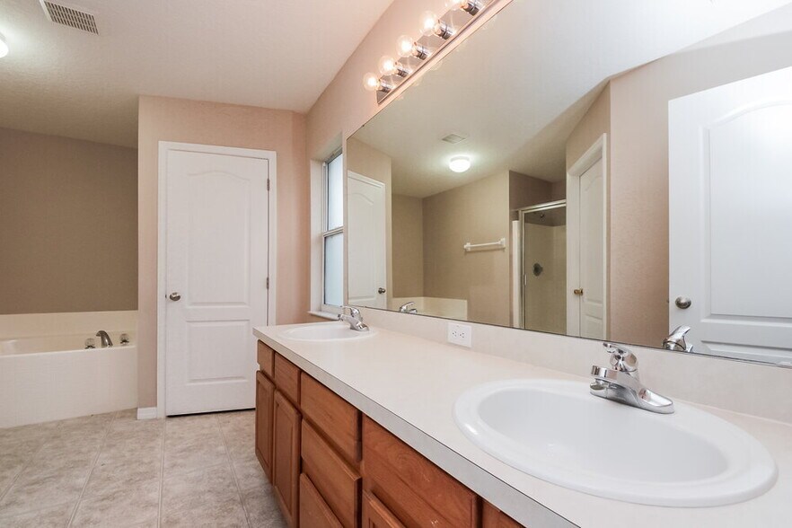 Building Photo - 2151 Antler Dr