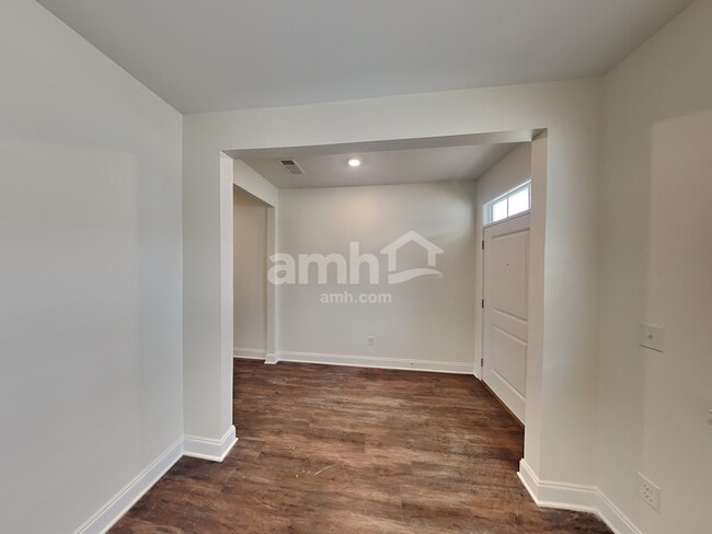 Building Photo - 2105 Williamshire Lane