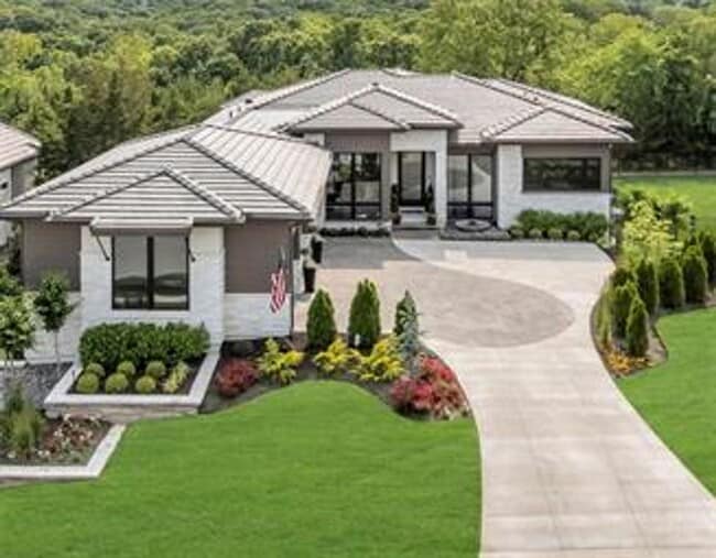 Building Photo - {5842} Luxury Rental in Forrest Ridge Esta...