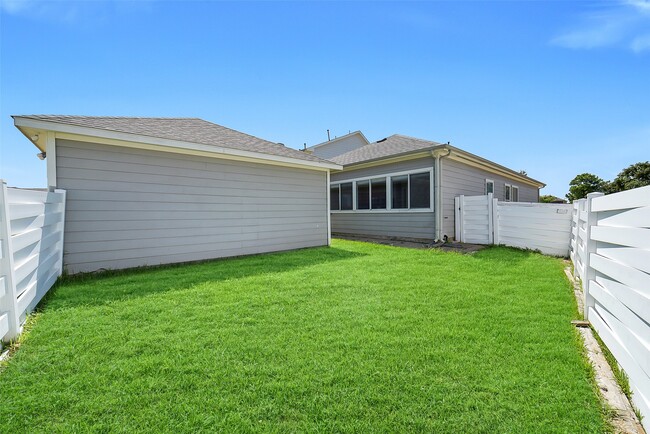 Building Photo - 1102 Grassy View Dr