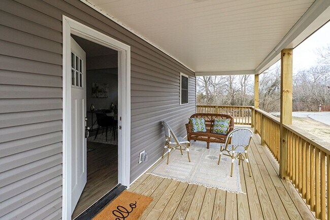 Building Photo - 3 bedroom, 2 bathroom home available in La Grange; Oldham County School District!