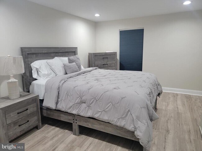 Building Photo - 401 S Ann St