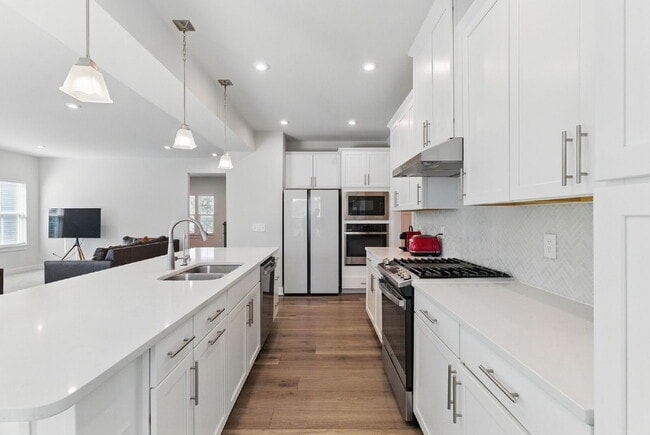 Building Photo - Luxury 5-Bed, 4-Bath Greenville Home in Amenity-Packed Riverstone!