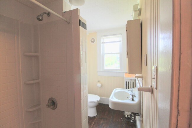 Building Photo - 609 Collicello St