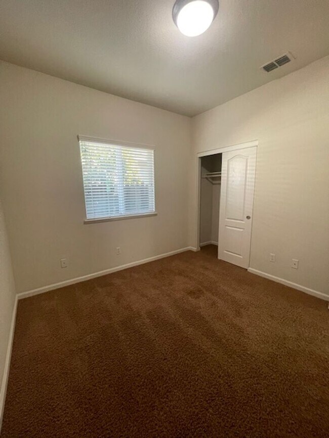 Building Photo - Desirable Folsom Property Near Russell Ranch Elementary School!