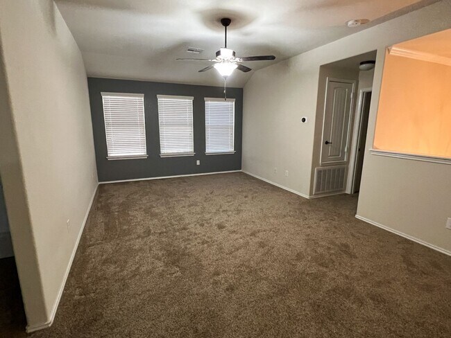 Building Photo - 326 Briar Park Dr