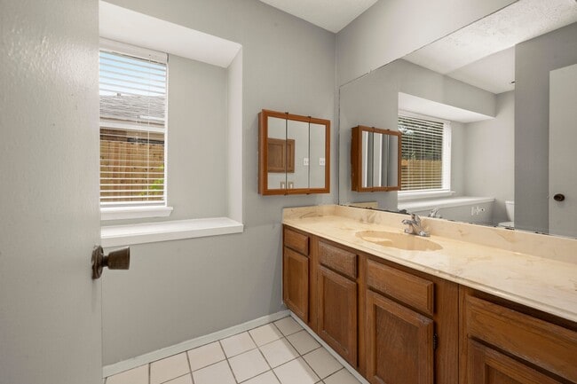 Building Photo - 302 Foxtail Ct