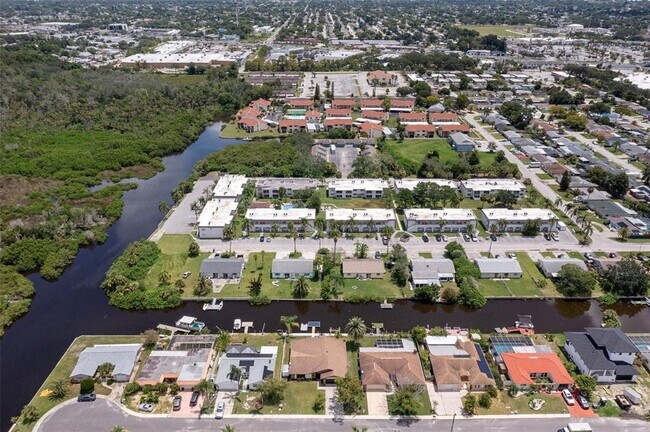 Building Photo - 9910 Island Harbor Dr