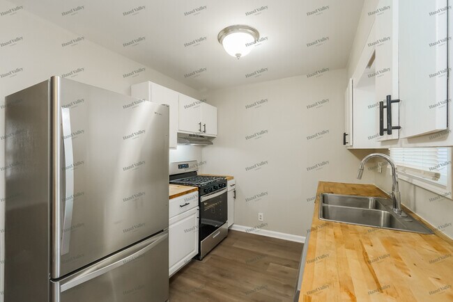 Building Photo - 7315 Harvard Ave