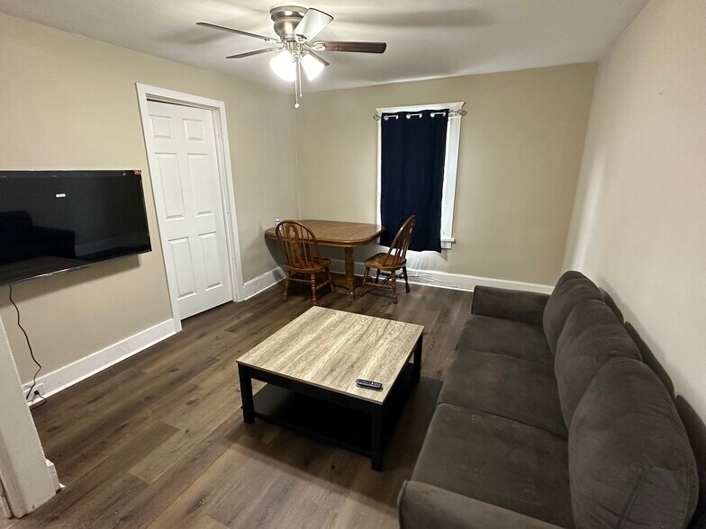 Building Photo - 447 Buffalo St