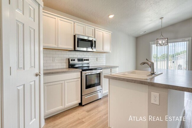 Building Photo - 1758 E Eddington St