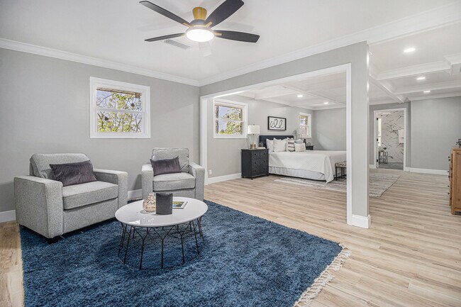 Building Photo - 2806 Chaucer Dr SW