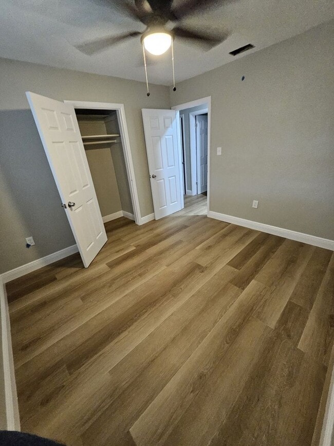Building Photo - FOR RENT!!! SIMPLY STUNNING  3 BEDROOM 2 B...