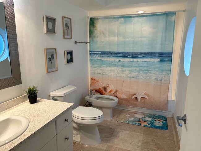 Building Photo - 7824 Collins Ave