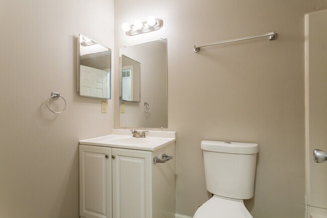 Building Photo - 1024 Esther Dr