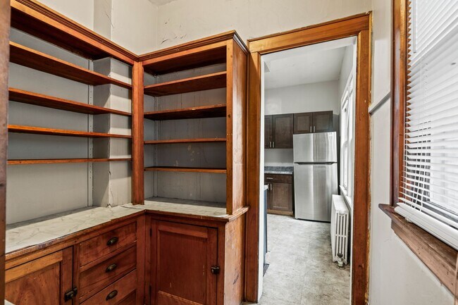 Building Photo - Murray Lower Flat