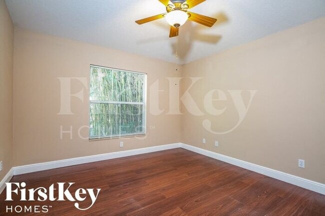 Building Photo - 1241 SW Wellington Ave