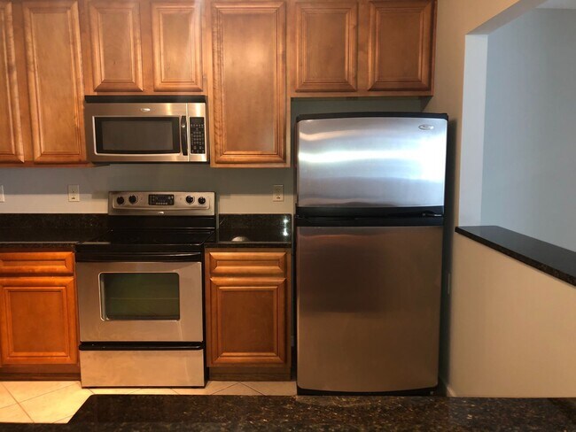 Building Photo - Very Spacious 2bd/2ba Condo in Brookhaven ...