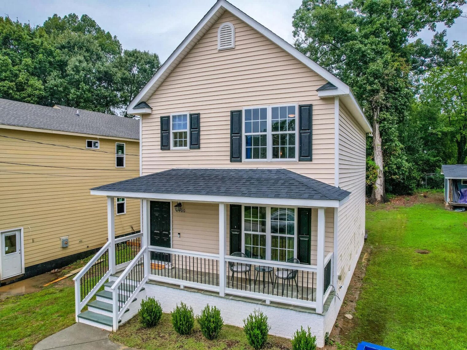 Building Photo - 2400 Hinton St