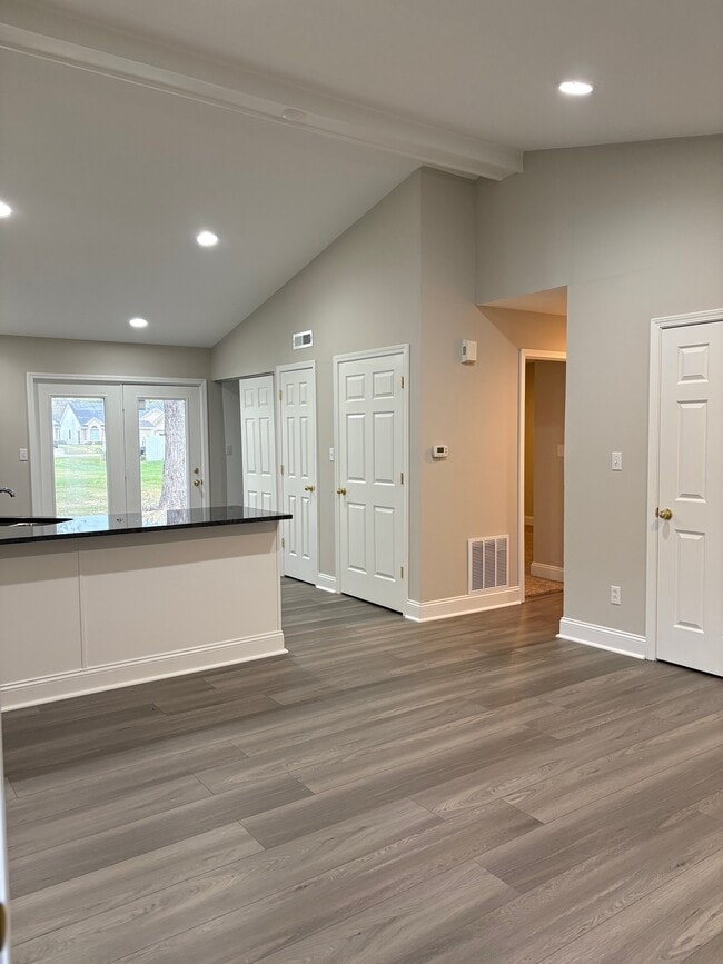 Building Photo - 10790 Ruckle St