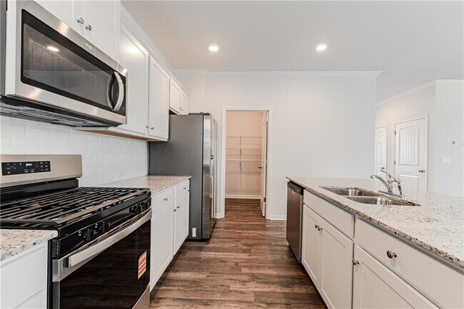 Building Photo - 545 King Vlg
