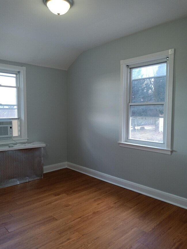 Building Photo - 4101 Kinsway