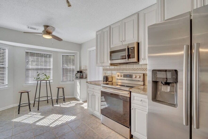 Building Photo - 313 Manden Rd