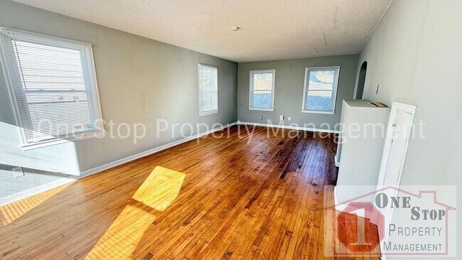 Building Photo - Beautiful 3 Bedroom 2 Bathroom in Kansas City