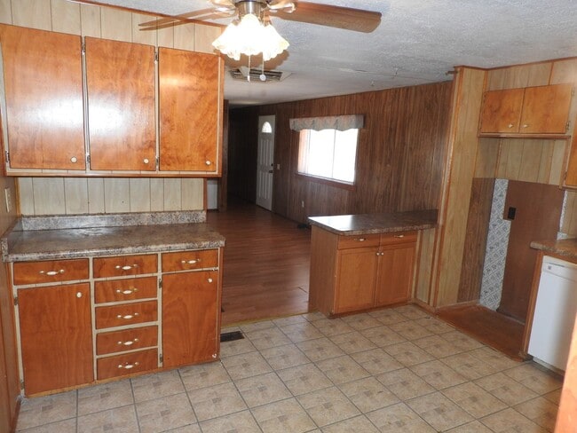 Building Photo - Corner Lot