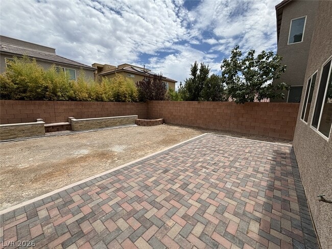 Building Photo - 5582 Sancho Throne Rd