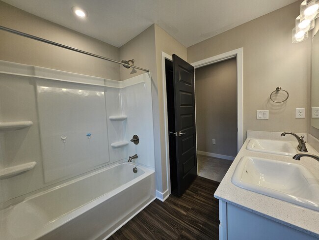 Building Photo - 228 Oakhurst Wy