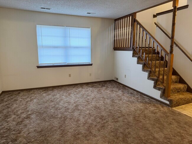 Building Photo - 2205 Warwick St