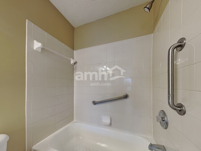 Building Photo - 1015 Meadowsweet Dr