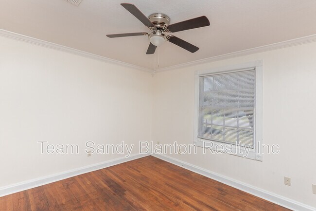 Building Photo - 802 Rue Max St