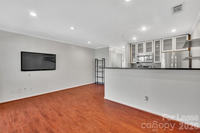 Building Photo - 505 N Graham St