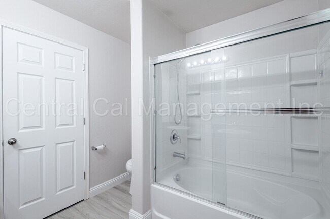 Building Photo - 4 Bedroom/2 Bath Home with Solar - $2695 p...