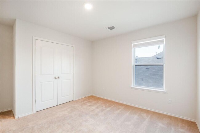 Building Photo - 224 Purple Heart Dr