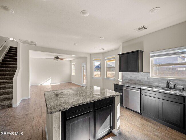 Building Photo - 561 Issa Circle