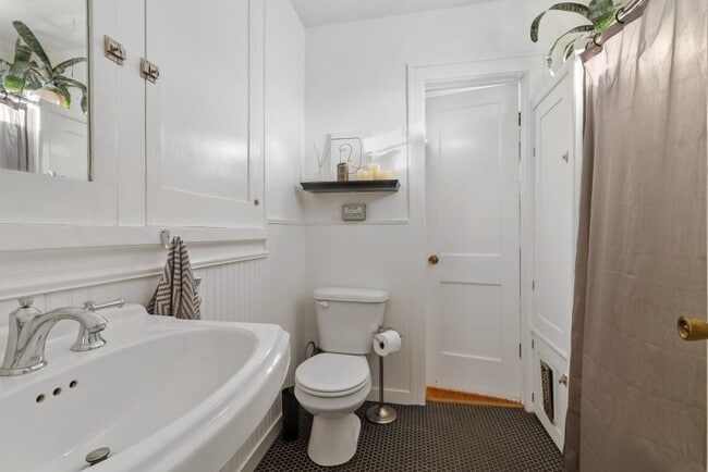 Building Photo - 2125 NW 21st St