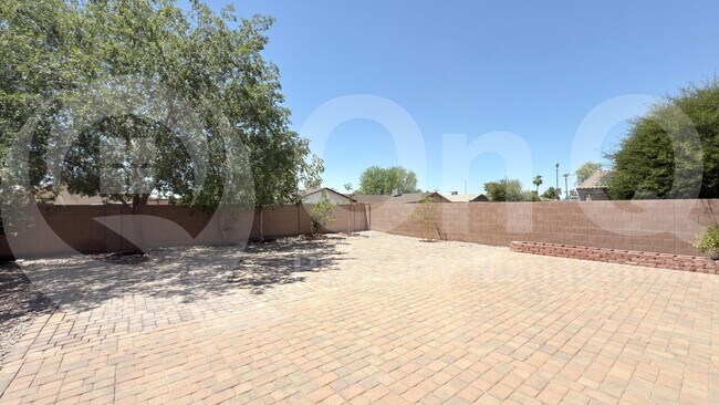 Building Photo - 730 N Robins Way