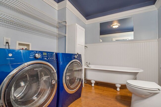 Building Photo - 1109 Caroline St