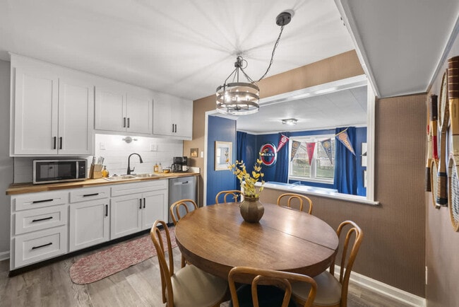 Building Photo - 1710 Hess Blvd