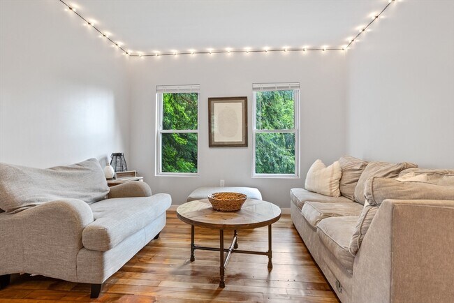 Building Photo - 13 Prospect St