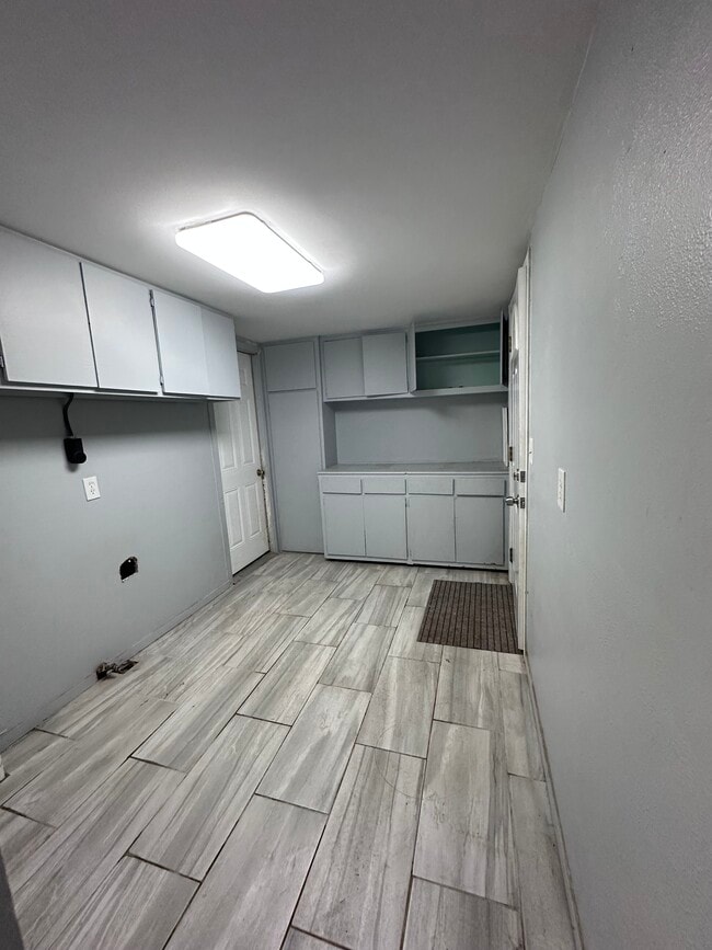 Building Photo - 2720 NW 49th St