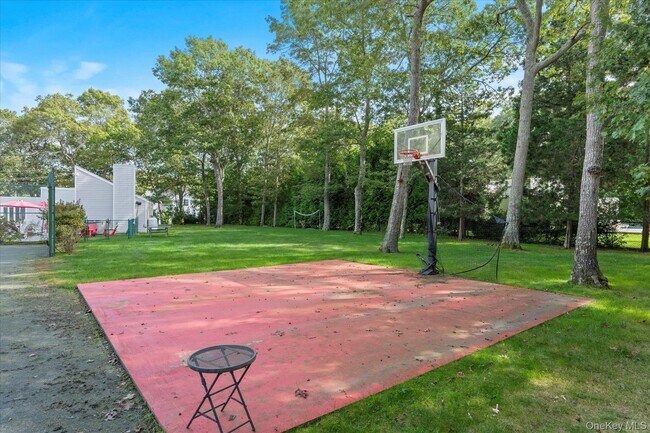 Building Photo - 5 Lakewood Ln