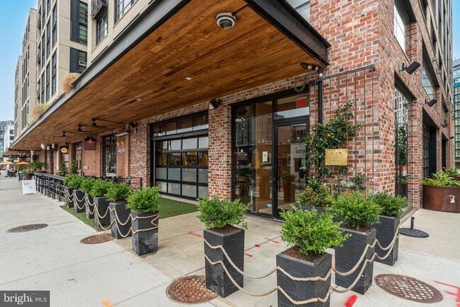 Building Photo - 602 14th Pl NE